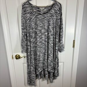 Max Studio Women’s Top Tunic Plus 2X 3/4 Sleeve Long Flowing Black White Soft